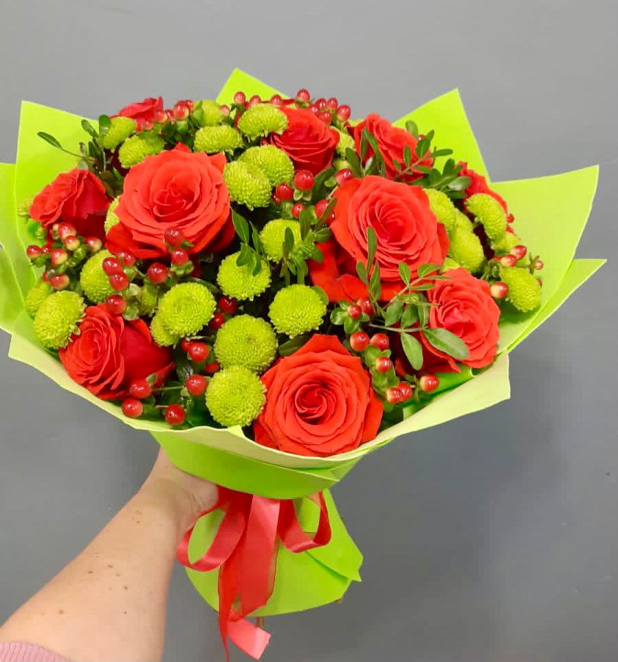 Букет цветов из: Хризантемы и Розы в Большой Мартыновке