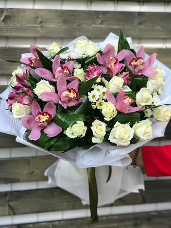 Букет цветов из: Розы и Хризантемы в Большой Мартыновке