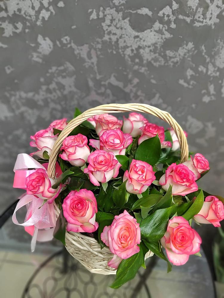 Цветочная композиция из Розы в корзине в Большой Мартыновке