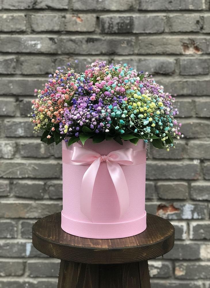 Цветочная композиция из Гипсофила и Розы в шляпной коробке в Большой Мартыновке