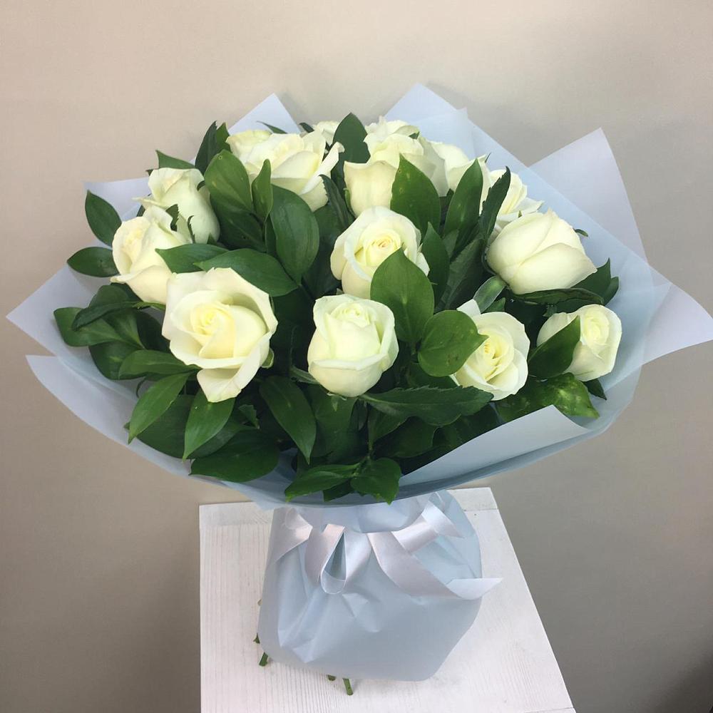 Букет 15 Белых роз Проуд в Большой Мартыновке