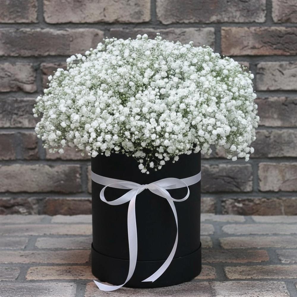 Цветочная композиция из Гипсофила в шляпной коробке в Большой Мартыновке