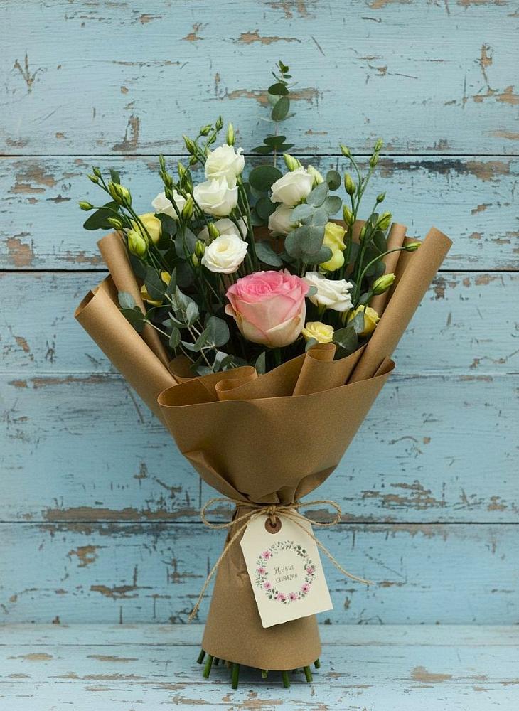 Букет цветов из: Розы и Лизиантусы в Большой Мартыновке