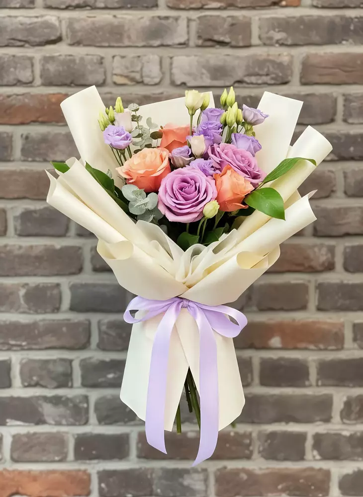 Букет цветов из: Лизиантусы и Розы в Большой Мартыновке