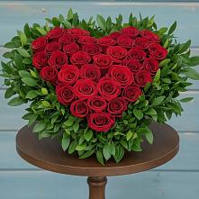 Цветочная композиция из Розы в виде сердца в Большой Мартыновке