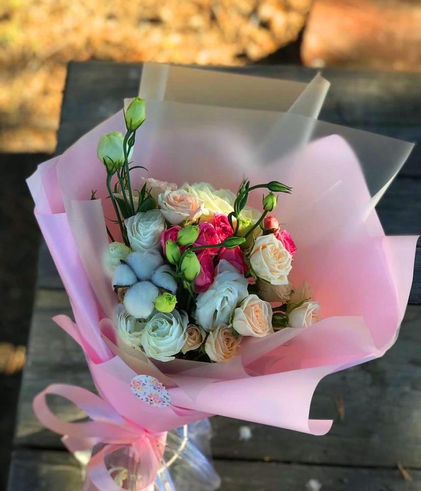 Букет цветов из: Розы и Лизиантусы в Большой Мартыновке