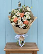 Букет цветов из:  Альстромерии, Лизиантусы, Розы и Хризантемы в Большой Мартыновке