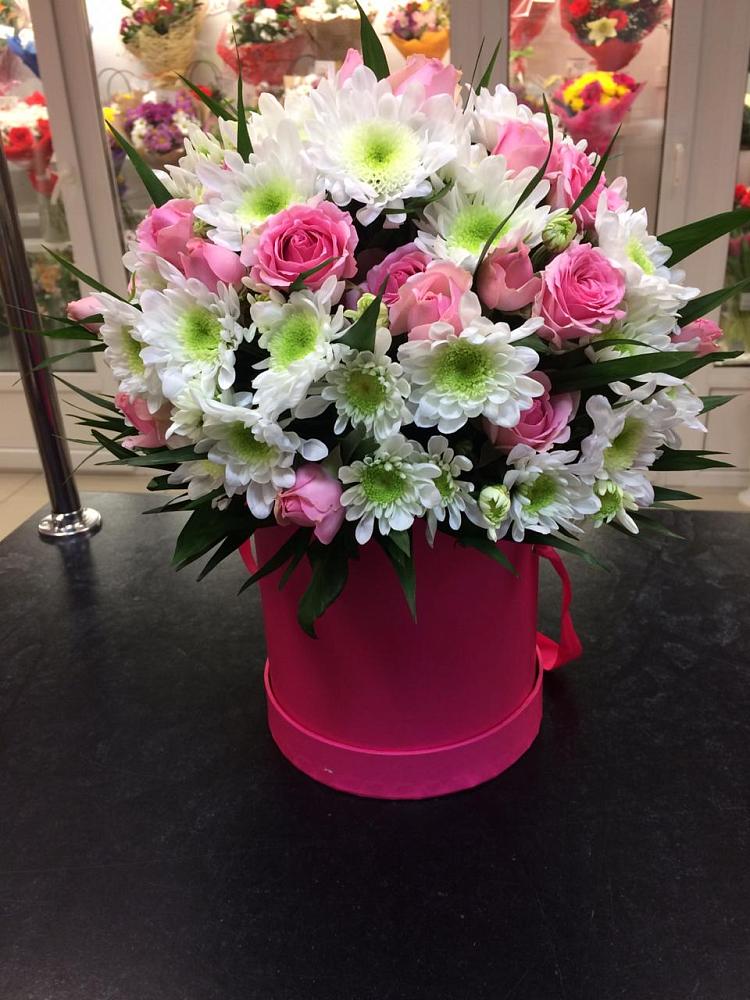 Цветочная композиция из Розы и Хризантемы в шляпной коробке в Большой Мартыновке