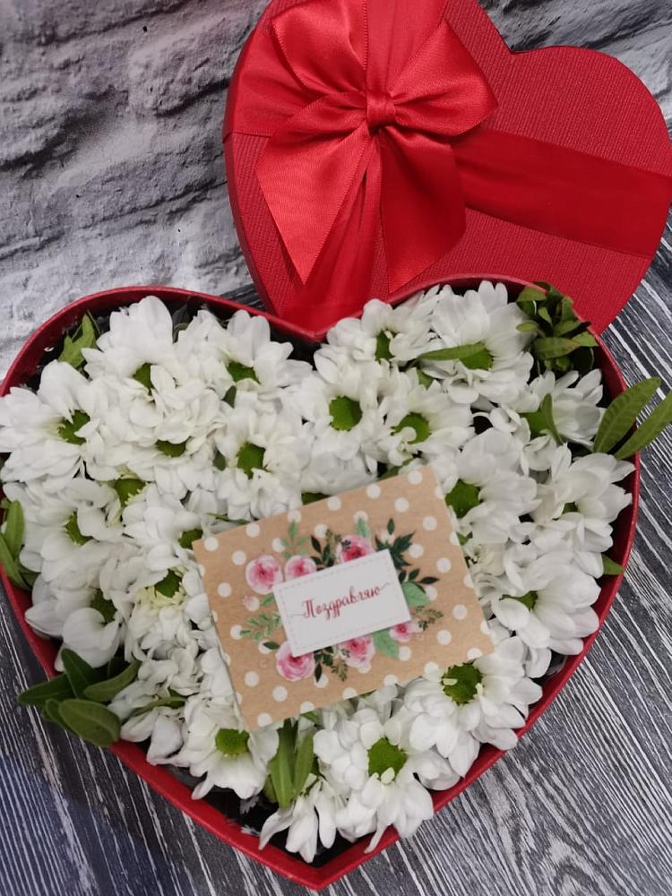 Цветочная композиция из Хризантемы в виде сердца в Большой Мартыновке