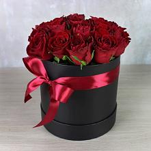 Цветочная композиция из Розы в шляпной коробке в Большой Мартыновке