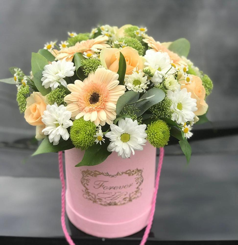 Цветочная композиция из Розы, Герберы и Хризантемы в шляпной коробке в Большой Мартыновке