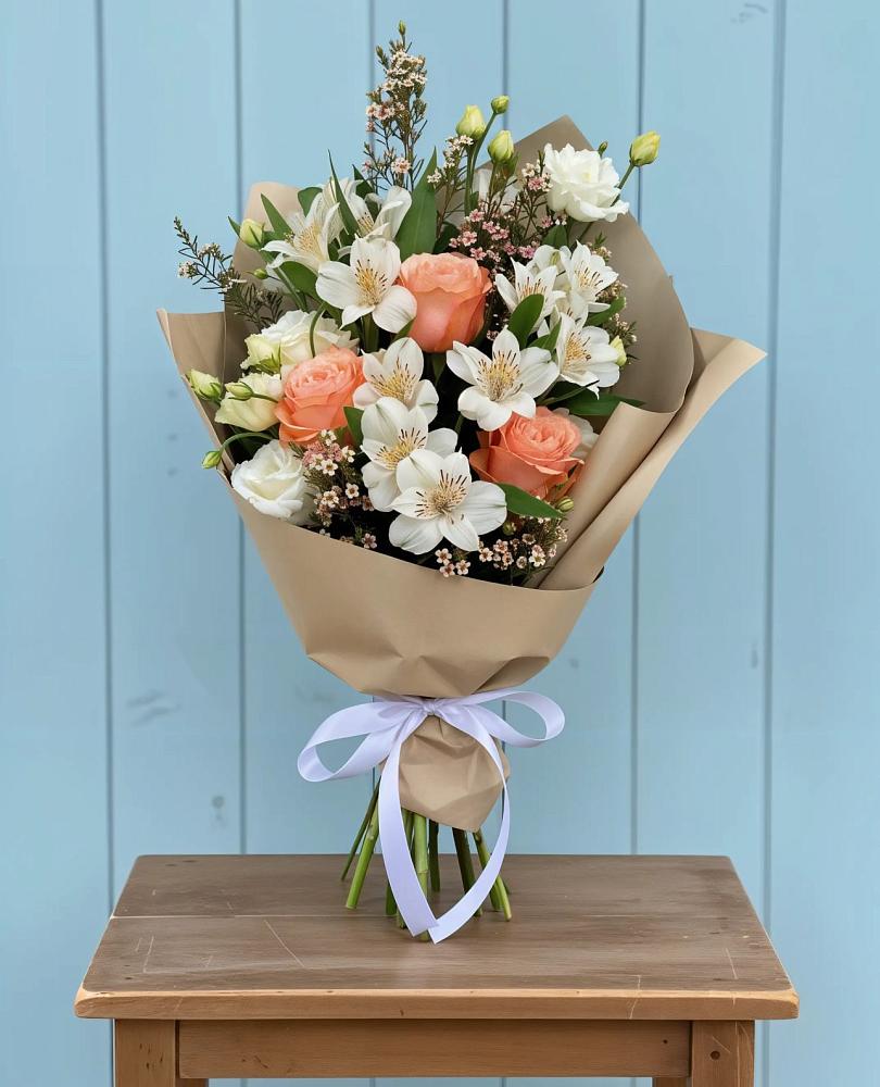 Букет цветов из: Альстромерии, Лизиантусы, Розы и Хризантемы в Большой Мартыновке