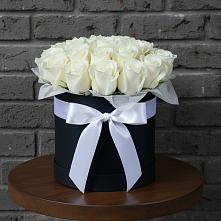 Цветочная композиция из Розы в шляпной коробке в Большой Мартыновке