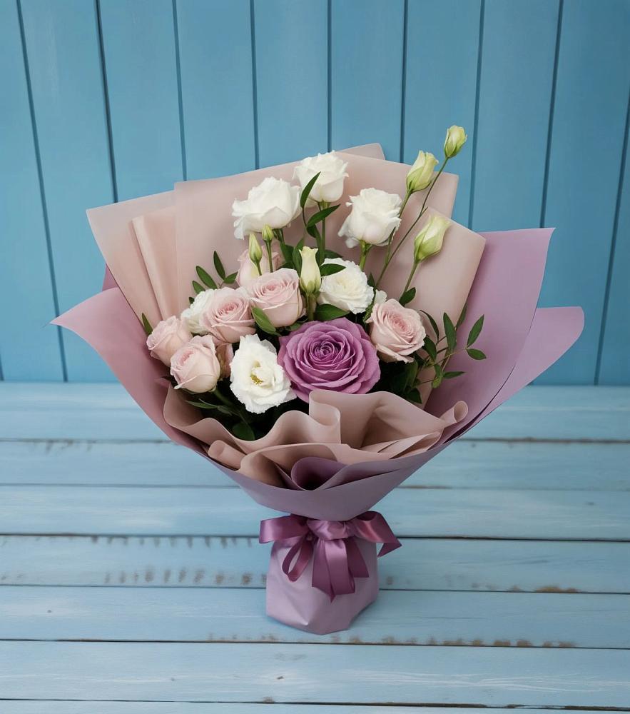 Букет цветов из: Розы и Лизиантусы в Большой Мартыновке